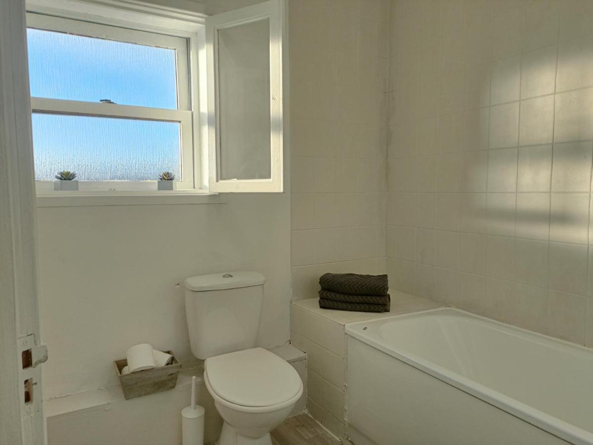 2 Bed Functional House Close To Manor Park Train Station Λονδίνο Εξωτερικό φωτογραφία