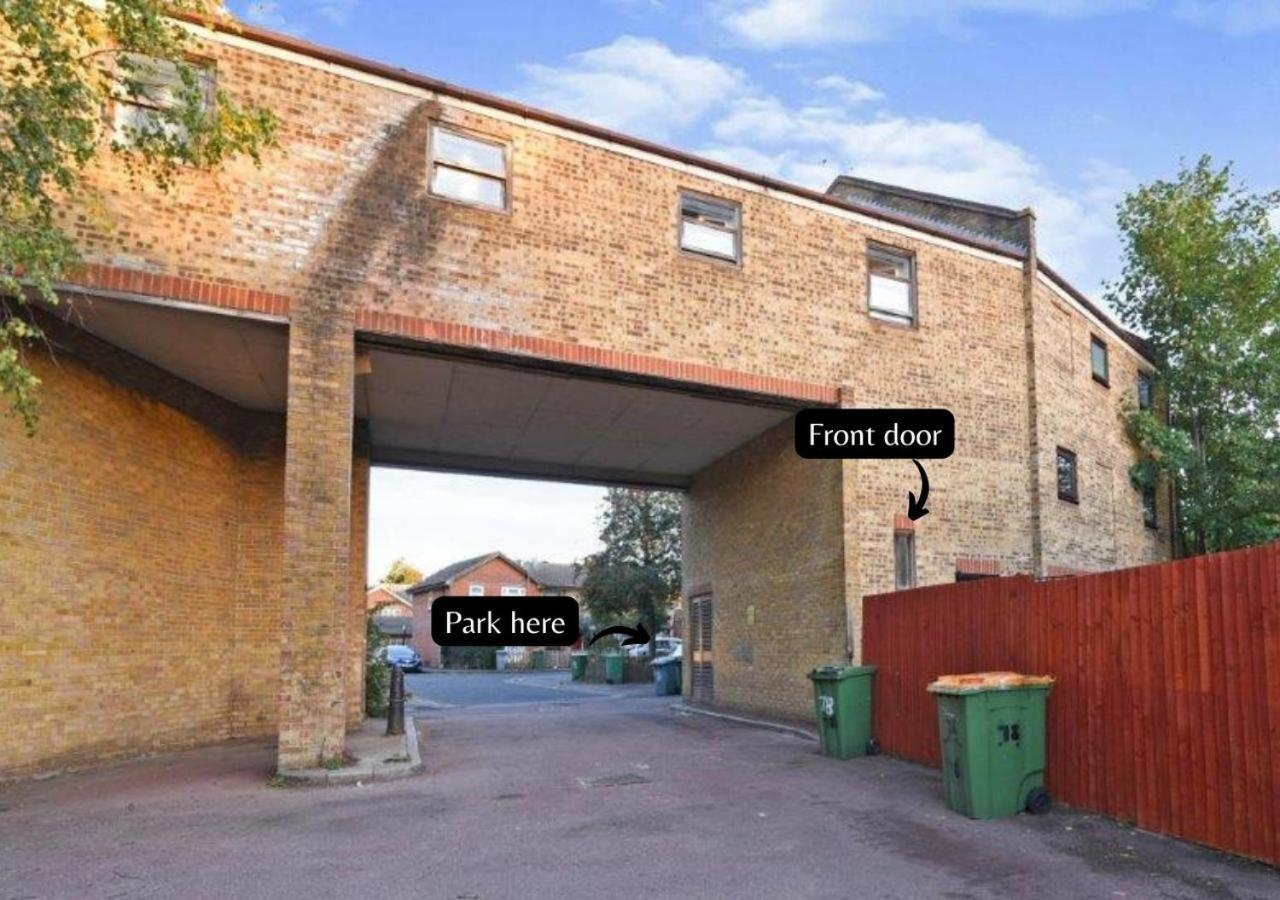 2 Bed Functional House Close To Manor Park Train Station Λονδίνο Εξωτερικό φωτογραφία