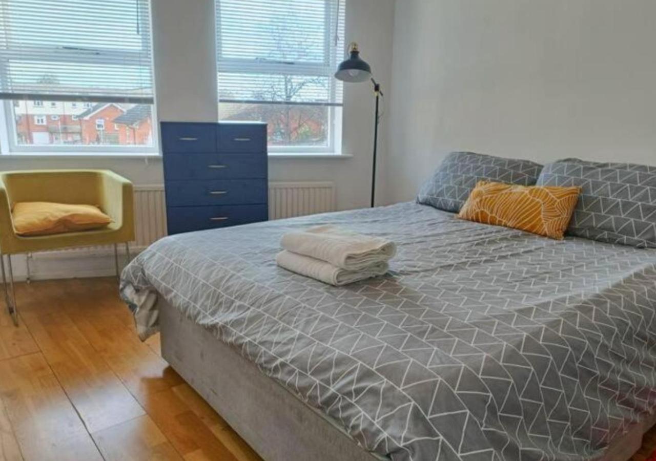 2 Bed Functional House Close To Manor Park Train Station Λονδίνο Εξωτερικό φωτογραφία