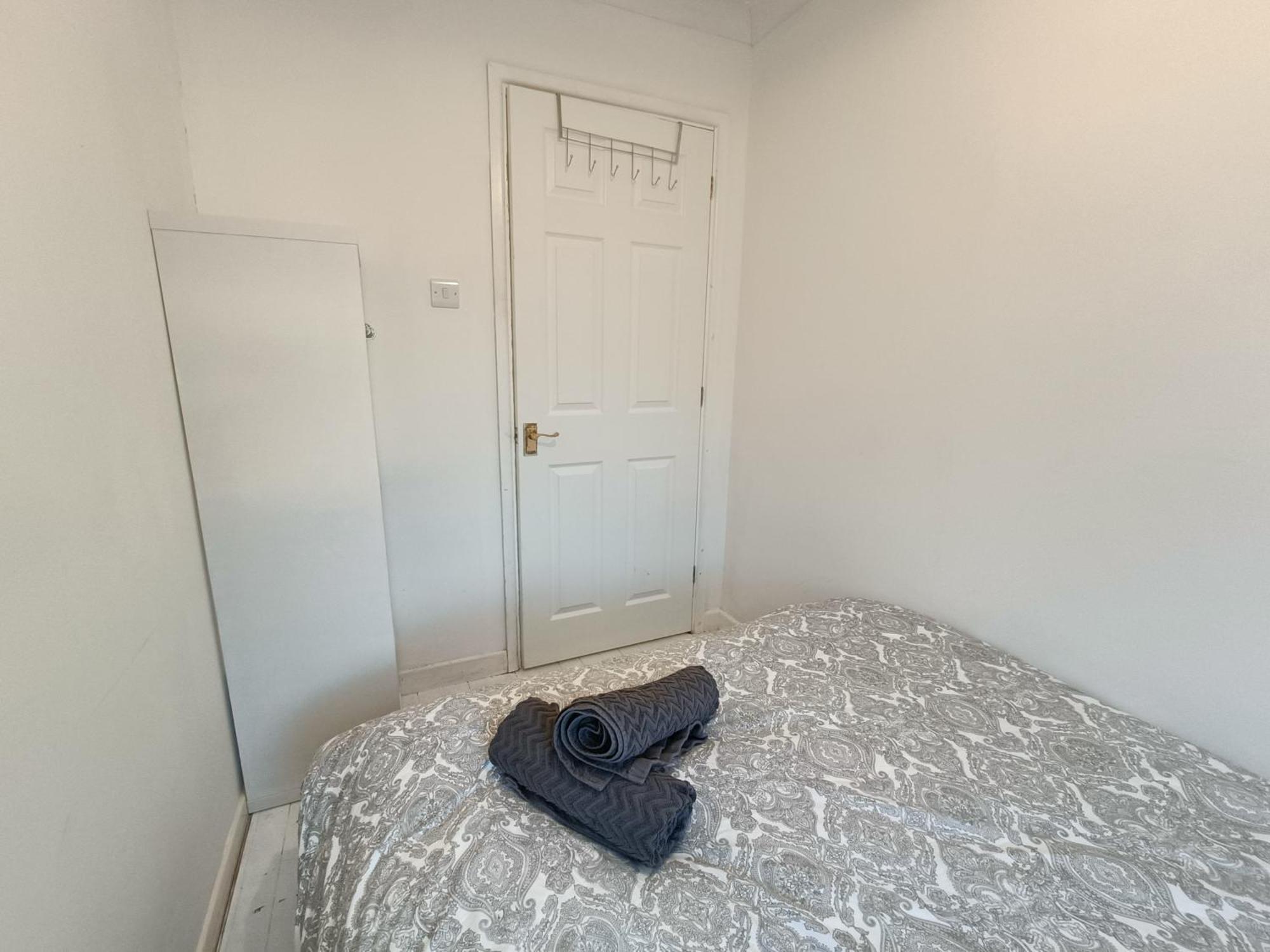 2 Bed Functional House Close To Manor Park Train Station Λονδίνο Εξωτερικό φωτογραφία